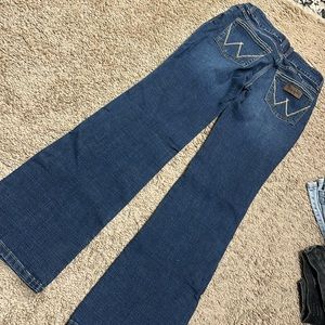 Wrangler 5x34 low rise jeans boot cut
